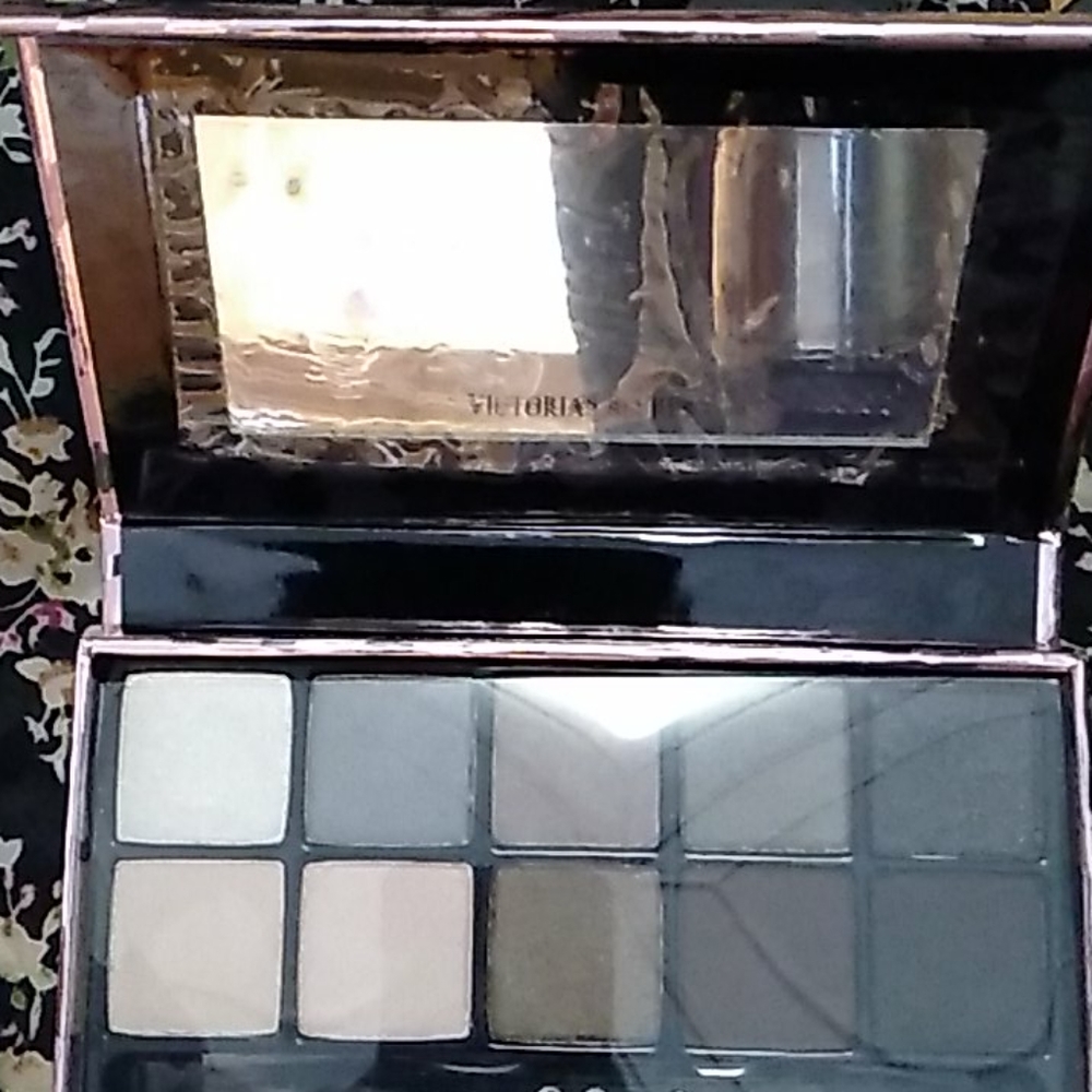 Victoria Secrect Eye Shadow Pallet